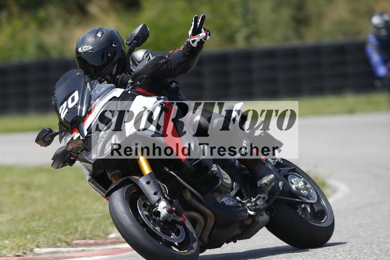 /Archiv-2025/27 12.06.2025 Ducati Schweiz Trackday Warmup  ADR/gruen-vert/20